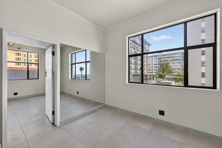 1 Bedroom Property for Sale in Sea Point Western Cape